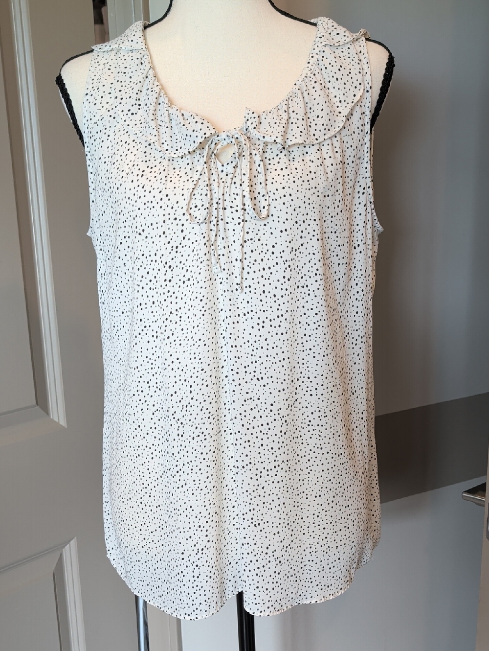 LOFT Cream Sleeveless Dot Tie-Neck Camisole